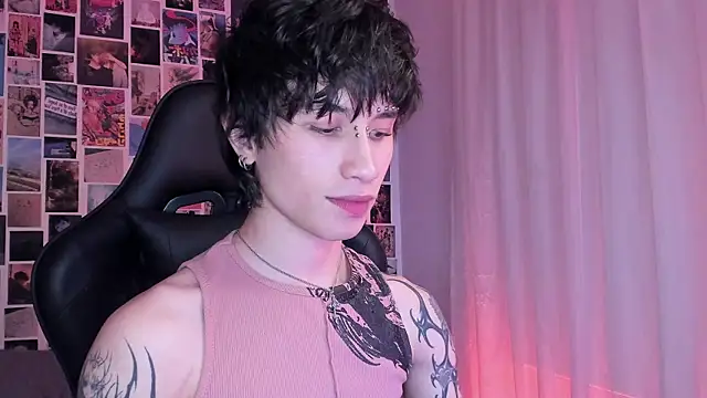 Snapshot of liamelf chatting on 01/20/25, 05:26 liamelf online show from 01/20/25, 05:26