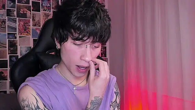 Snapshot of liamelf chatting on 01/24/25, 03:43 liamelf online show from 01/24/25, 03:43