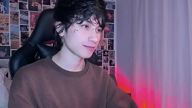 Snapshot of liamelf chatting on 02/15/25, 06:02 liamelf online show from 02/15/25, 06:02