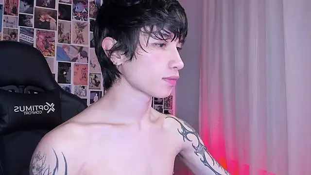 Snapshot of liamelf chatting on 03/22/25, 08:51 liamelf online show from 03/22/25, 08:51