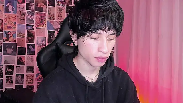 Snapshot of liamelf chatting on 10/14/25, 07:20 liamelf online show from 10/14/25, 07:20