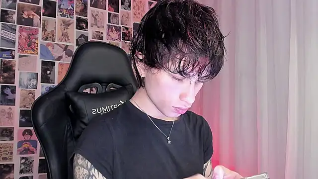 Snapshot of liamelf chatting on 11/16/25, 03:34 liamelf online show from 11/16/25, 03:34