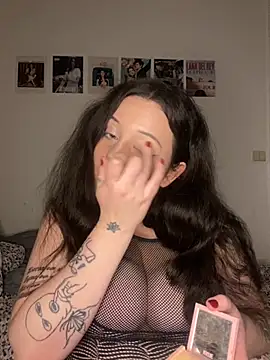 milkyhonybaby online show from 10/29/25, 08:54