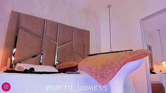 Martinaa Jones  online show from 02/23/25, 02:18