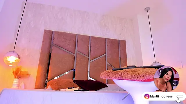 Martinaa Jones  online show from 03/06/25, 06:37