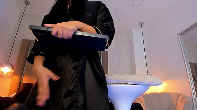 Martinaa Jones  online show from 12/03/25, 07:34