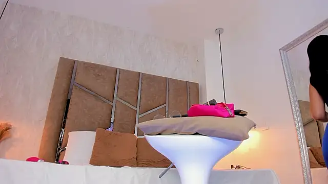 Martinaa Jones  online show from 02/22/26, 12:58