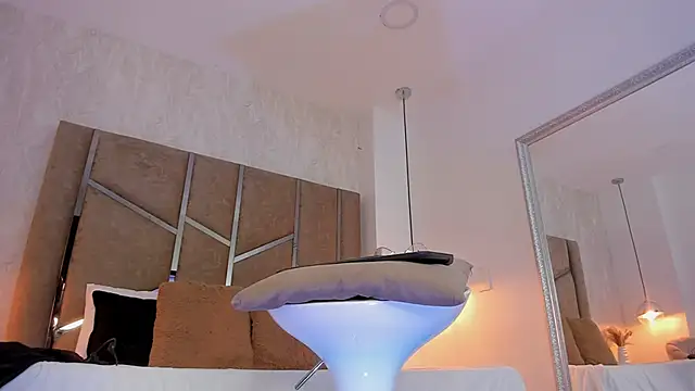 Martinaa Jones  online show from 03/03/26, 12:44