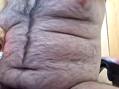 Snapshot of Javier_bear chatting on 12/29/24, 11:07 Javier bear online show from 12/29/24, 11:07
