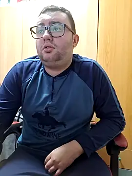 Snapshot of Javier_bear chatting on 03/21/25, 02:40 Javier bear online show from 03/21/25, 02:40