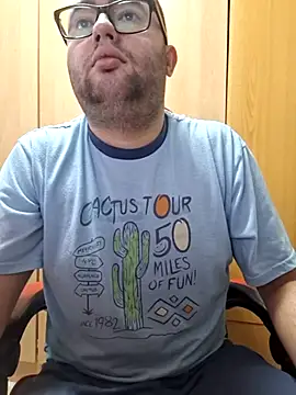Snapshot of Javier_bear chatting on 10/12/25, 09:30 Javier bear online show from 10/12/25, 09:30