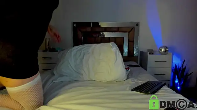 Snapshot of Lucyerobbie chatting on 01/05/25, 11:44 Lucyerobbie online show from 01/05/25, 11:44