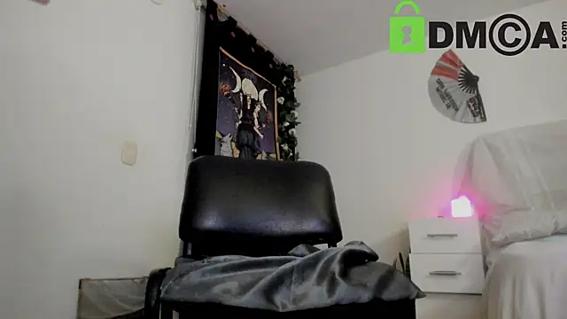 Snapshot of Lucyerobbie chatting on 03/10/25, 04:38 Lucyerobbie online show from 03/10/25, 04:38