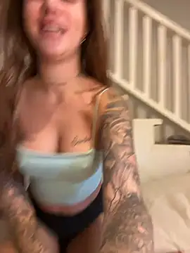 EmiliaCatalina online show from 02/12/25, 09:22