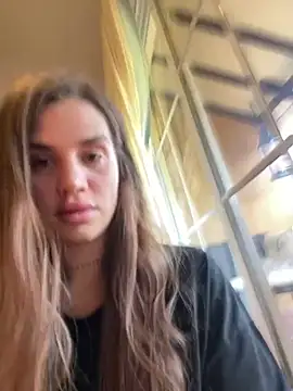 EmiliaCatalina online show from 03/07/25, 09:27