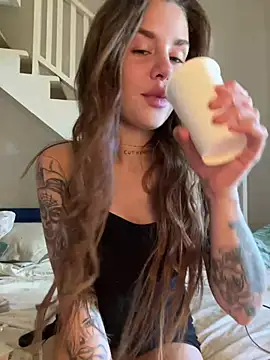 EmiliaCatalina online show from 03/11/25, 07:36