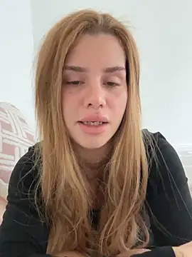 EmiliaCatalina online show from 09/28/25, 08:03