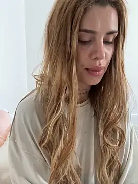 EmiliaCatalina online show from 10/04/25, 05:22