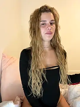 EmiliaCatalina online show from 10/15/25, 11:27