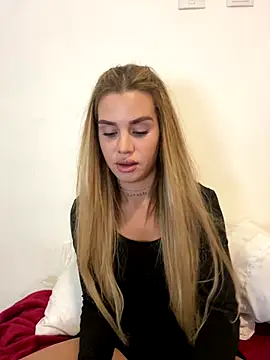 EmiliaCatalina online show from 10/21/25, 10:32