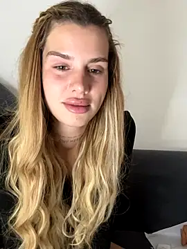 EmiliaCatalina online show from 11/25/25, 07:58