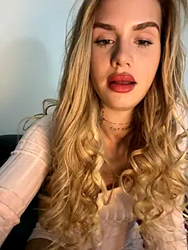 EmiliaCatalina online show from 12/20/25, 01:45