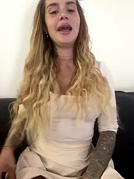 EmiliaCatalina online show from 12/21/25, 07:21