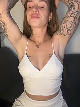 EmiliaCatalina online show from 04/19/26, 12:54