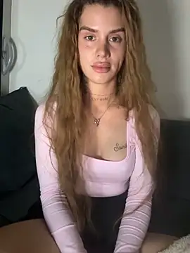 EmiliaCatalina online show from 04/27/26, 11:58