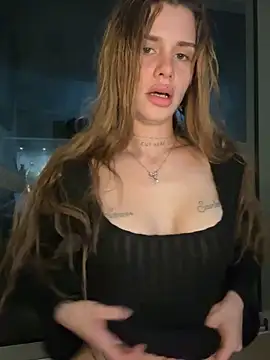 Snapshot of EmiliaCatalina chatting on 05/27/26, 12:29 EmiliaCatalina online show from 05/27/26, 12:29