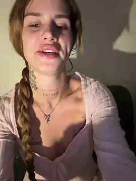 Snapshot of EmiliaCatalina chatting on 06/07/26, 11:19 EmiliaCatalina online show from 06/07/26, 11:19