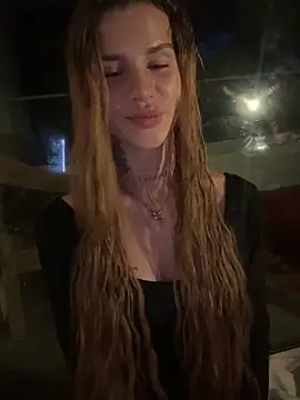 Snapshot of EmiliaCatalina chatting on 06/08/26, 11:49 EmiliaCatalina online show from 06/08/26, 11:49