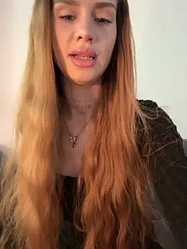 Snapshot of EmiliaCatalina chatting on 06/29/26, 06:30 EmiliaCatalina online show from 06/29/26, 06:30