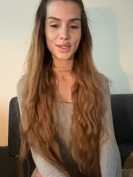 Snapshot of EmiliaCatalina chatting on 07/04/26, 08:37 EmiliaCatalina online show from 07/04/26, 08:37