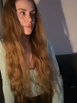 Snapshot of EmiliaCatalina chatting on 07/29/26, 01:04 EmiliaCatalina online show from 07/29/26, 01:04