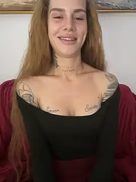 Snapshot of EmiliaCatalina chatting on 08/05/26, 10:44 EmiliaCatalina online show from 08/05/26, 10:44