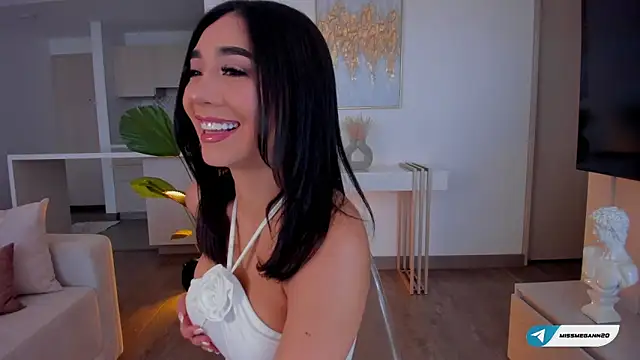 Snapshot of missmegann chatting on 10/21/25, 01:45 missmegann online show from 10/21/25, 01:45