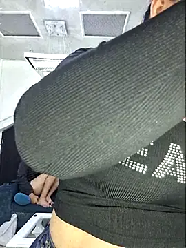 laura bassi online show from 02/22/26, 04:24