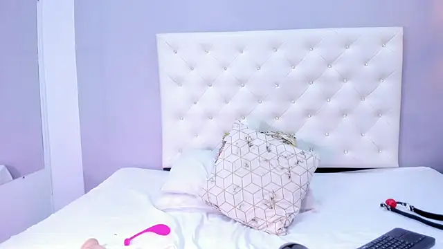 NICOLSKINNY1 online show from 09/24/25, 06:55