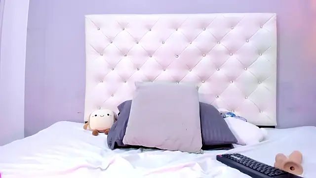 NICOLSKINNY1 online show from 02/21/26, 08:32