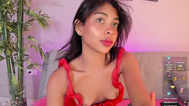 Snapshot of cinnamon_kyla chatting on 02/01/25, 10:02 cinnamon kyla online show from 02/01/25, 10:02