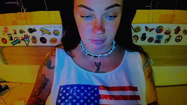 EllieOz online show from 10/20/25, 04:40