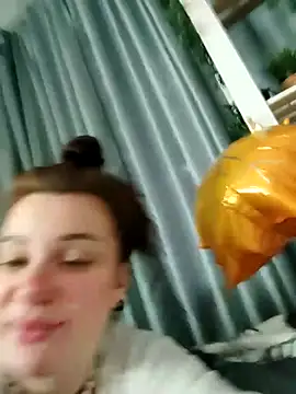 EllieOz online show from 11/19/25, 11:54