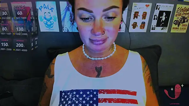 Snapshot of EllieOz chatting on 04/17/26, 05:49 EllieOz online show from 04/17/26, 05:49