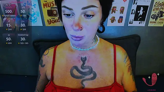 Snapshot of EllieOz chatting on 05/05/26, 05:10 EllieOz online show from 05/05/26, 05:10