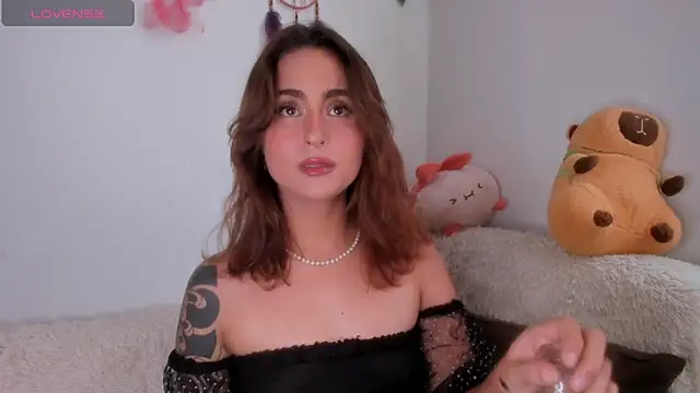 Violette-Ramirez01 online show from 11/16/25, 04:45