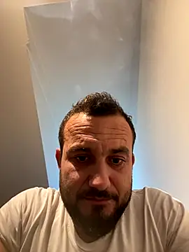 Snapshot of cosmin9000 chatting on 10/11/25, 01:20 cosmin9000 online show from 10/11/25, 01:20