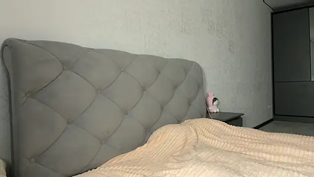 GracefulCharm online show from 02/19/25, 05:38