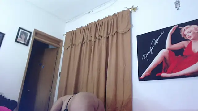 Snapshot of seleneh chatting on 12/14/24, 09:56 seleneh online show from 12/14/24, 09:56