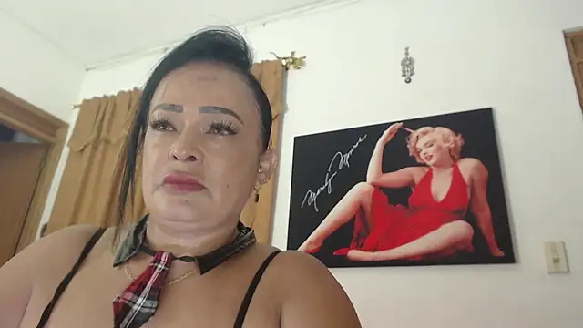 Snapshot of seleneh chatting on 12/15/24, 05:42 seleneh online show from 12/15/24, 05:42